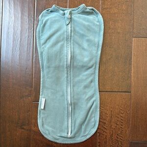 0-3 months 7-14 Ibs Comfy Cubs Teal Baby Swaddle with Zipper
